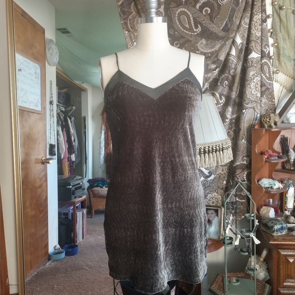 SOLD......💚 Paper Crane Little Green Velvet Dress